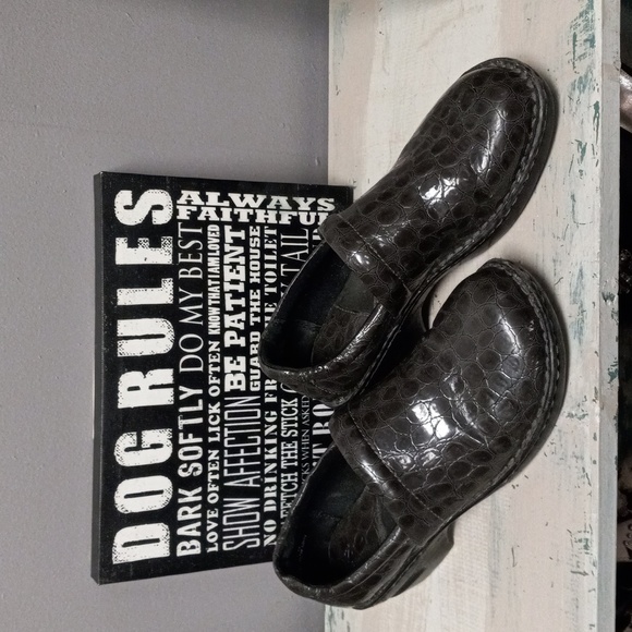 B.o.c Grey Reptile Print clogs - Picture 2 of 12